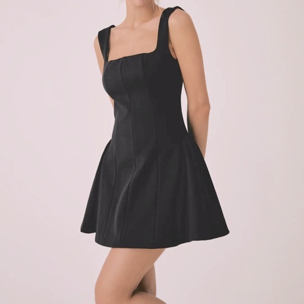 COMMENCE REVOLVE STYLE OLD MONEY  black square neck short dress SIZE M